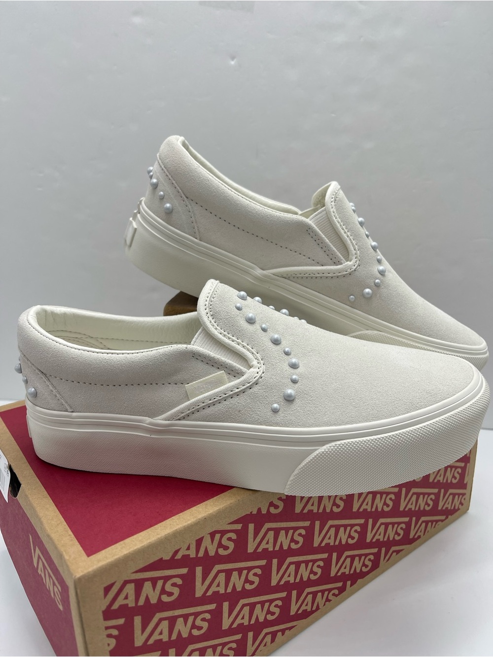 Vans WMNS Classic Slip-On Platform
Pearls Marshmallow
VN000EA9CCZ Sneakers - Picture 6 of 16